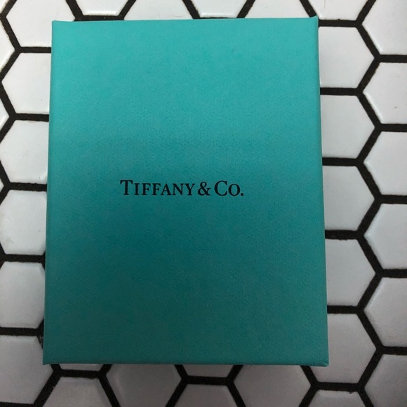 Tiffany and Co Silver knot ring size 6 - Picture 8 of 8